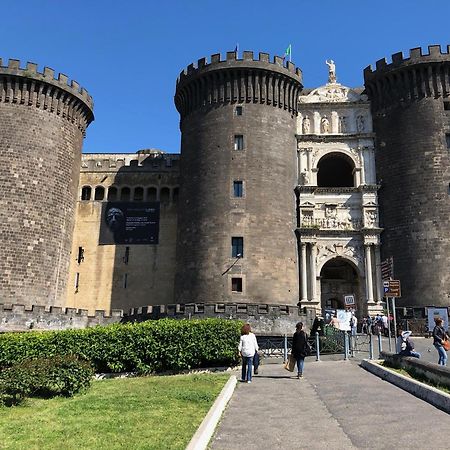 Toledostop Naples Extérieur photo Castel Nuovo, Naples