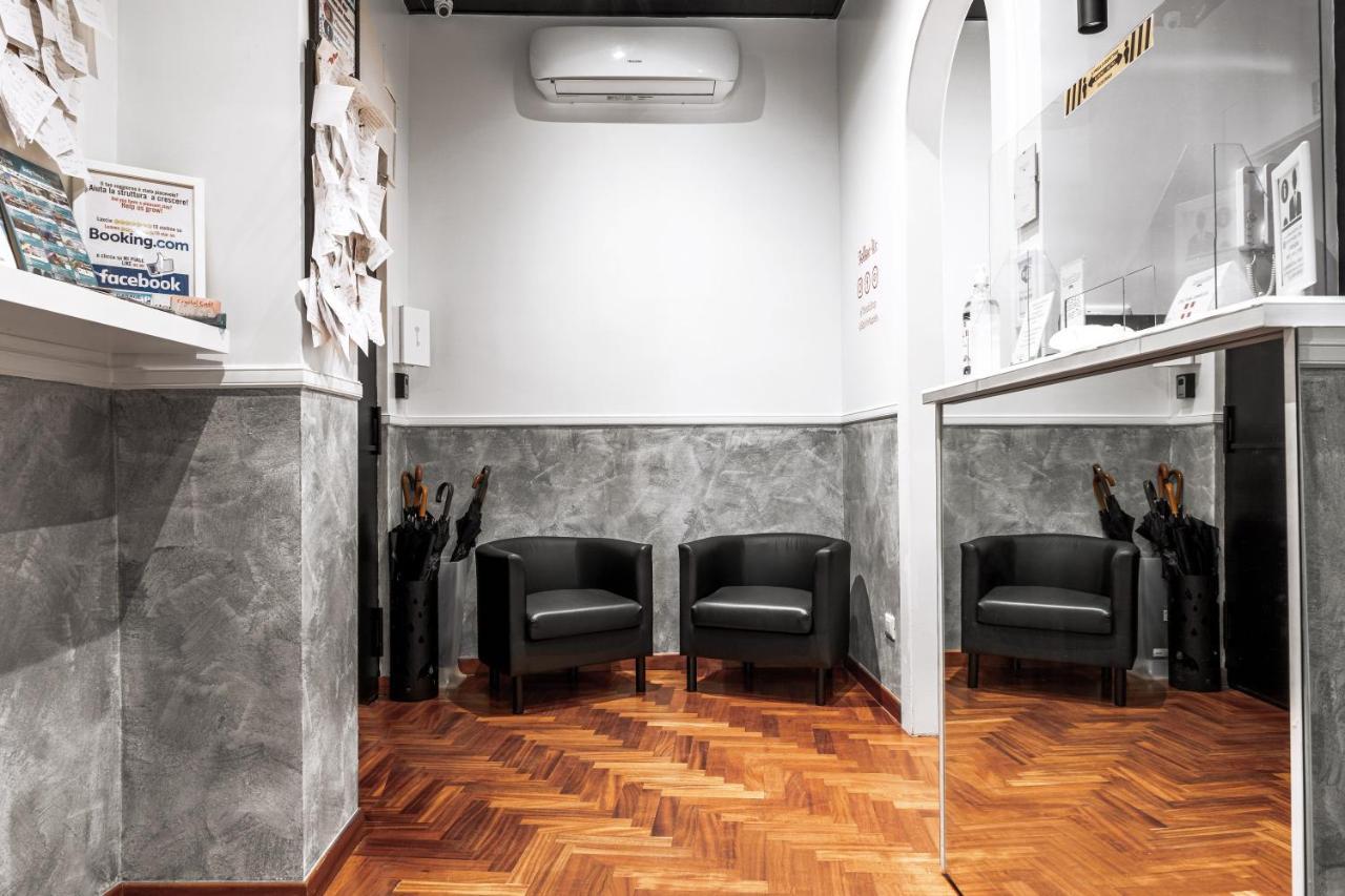 Toledostop Naples Extérieur photo The waiting room at the clinic