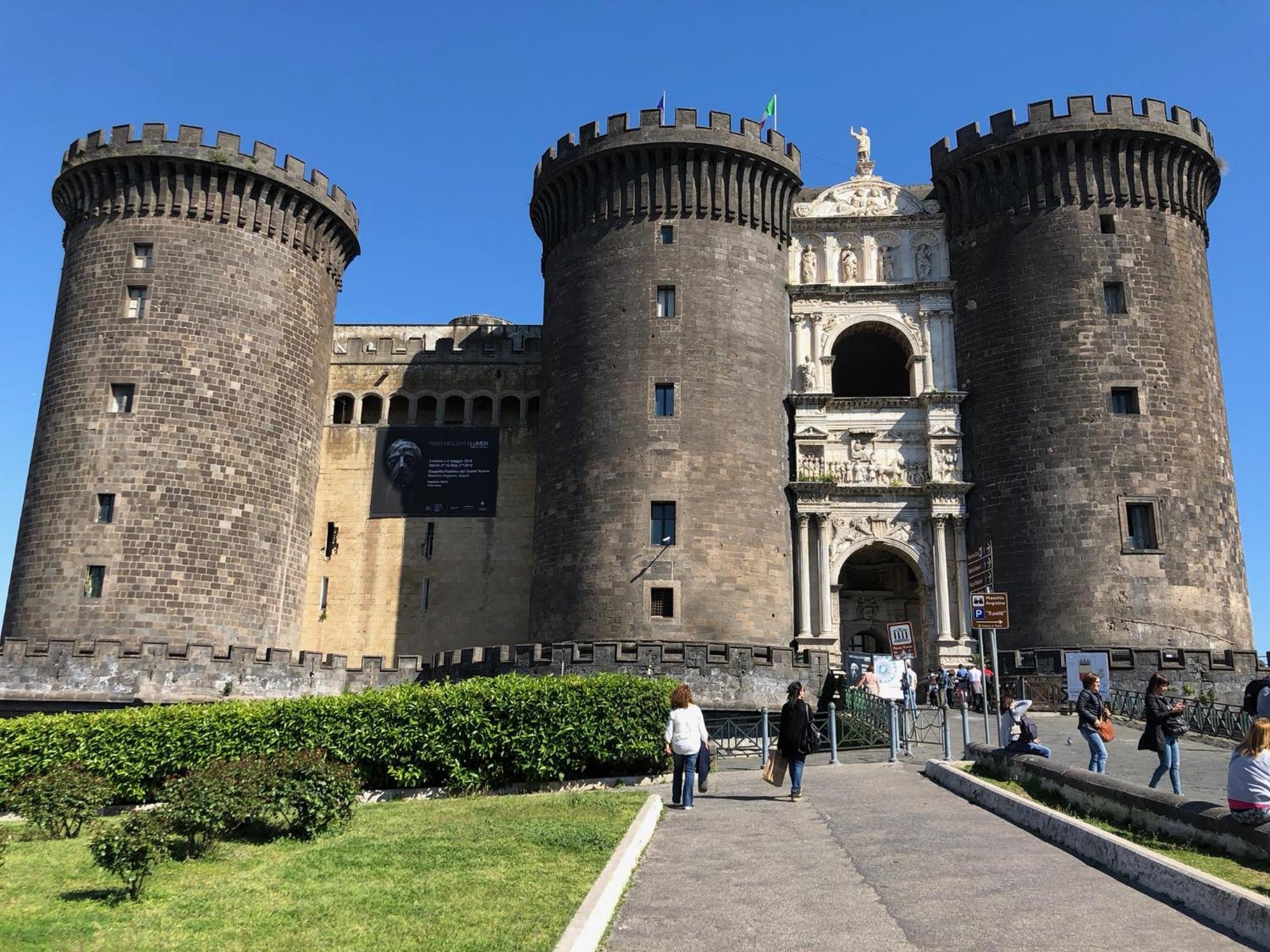 Toledostop Naples Extérieur photo Castel Nuovo, Naples