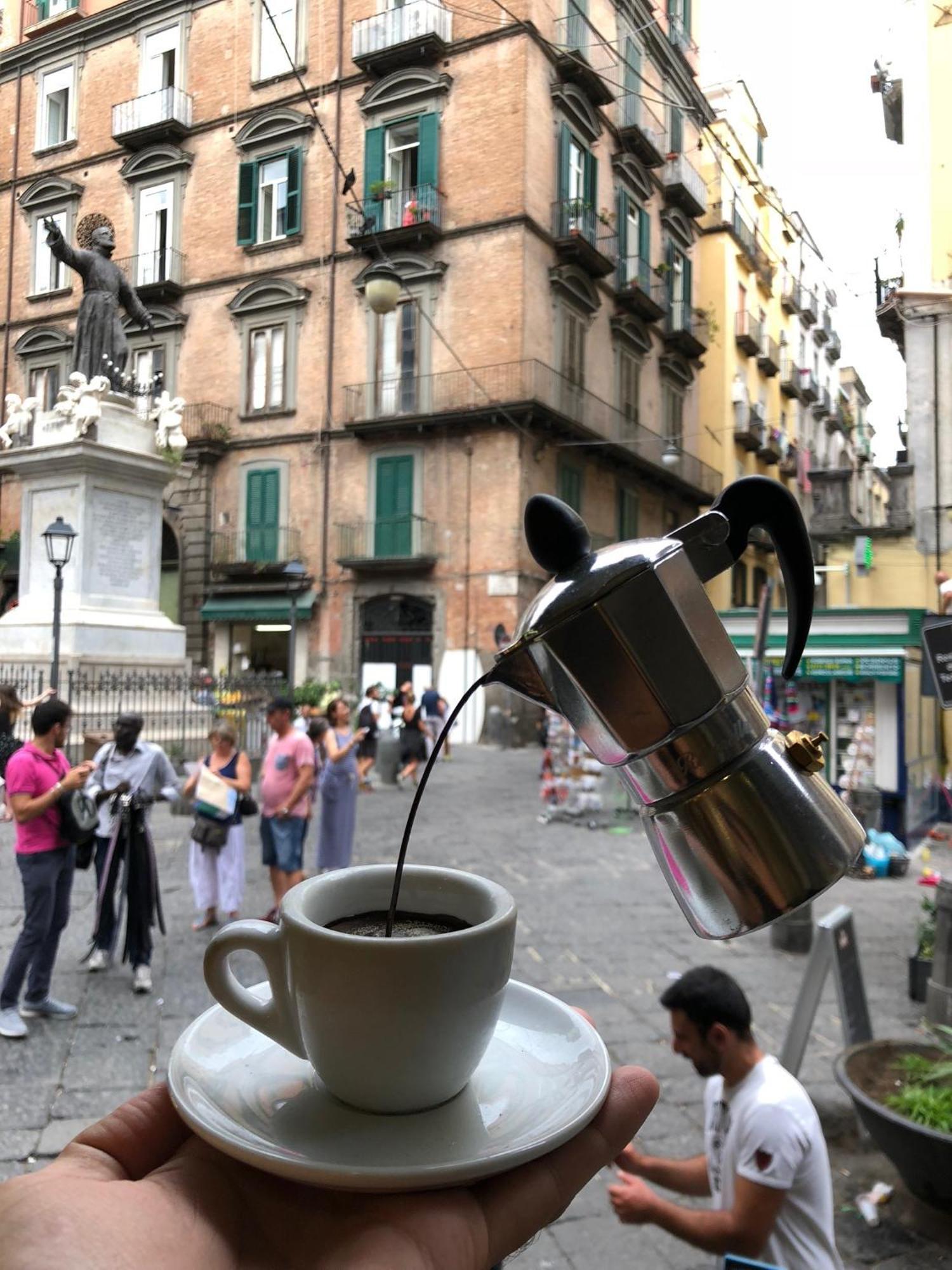 Toledostop Naples Extérieur photo A coffee pot