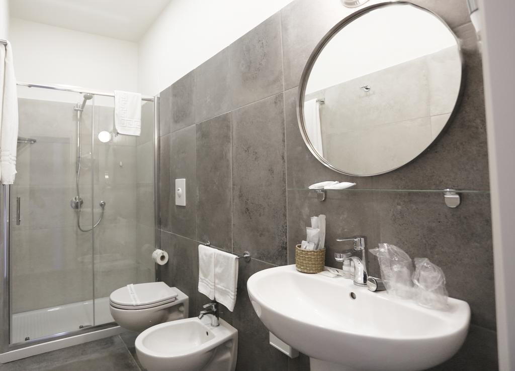 Toledostop Naples Extérieur photo Bathroom