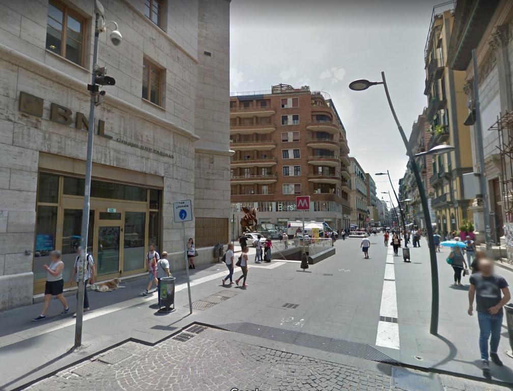 Toledostop Naples Extérieur photo The station entrance