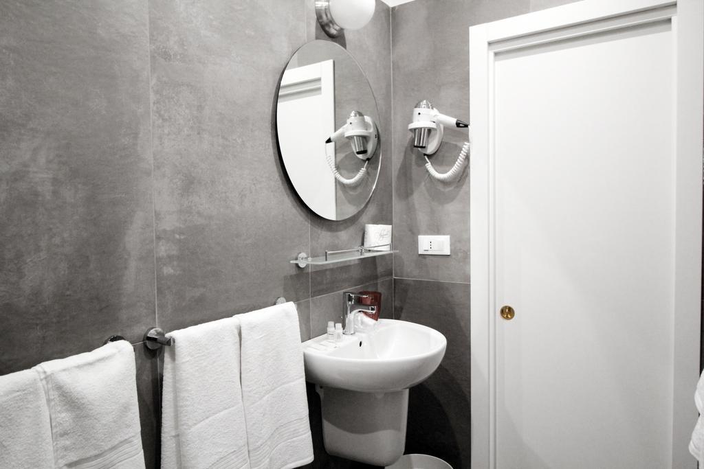 Toledostop Naples Extérieur photo Bathroom