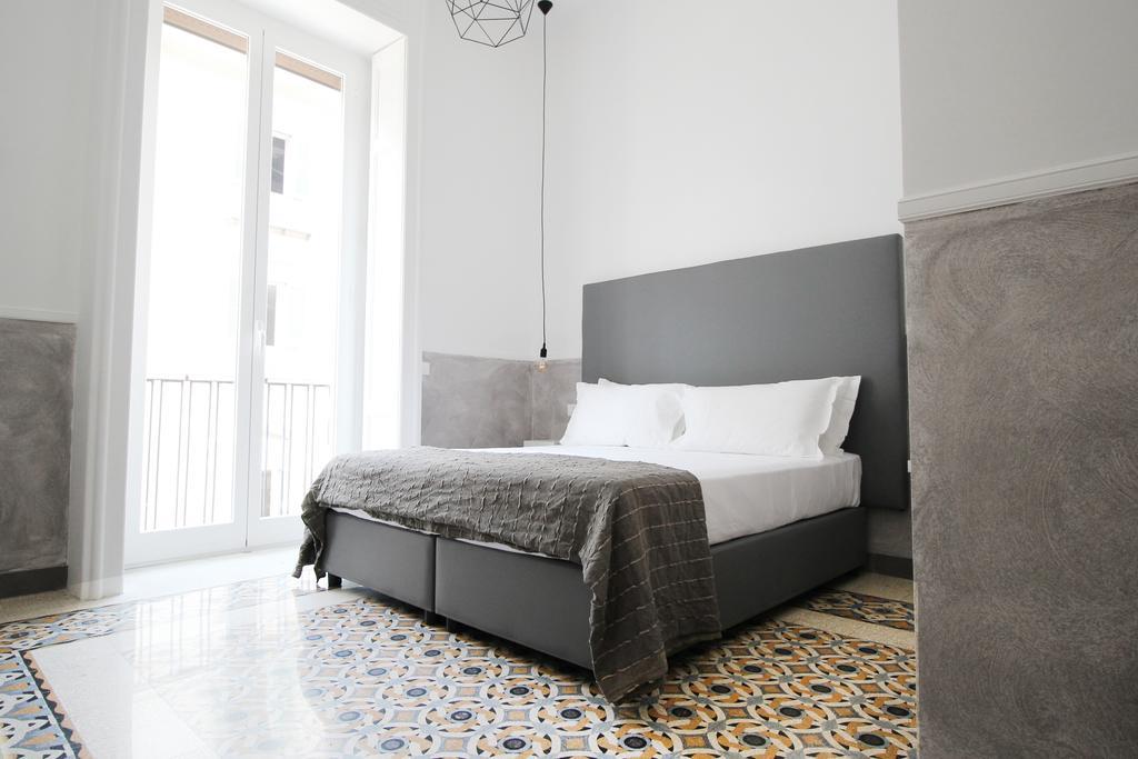 Toledostop Naples Extérieur photo A bedroom