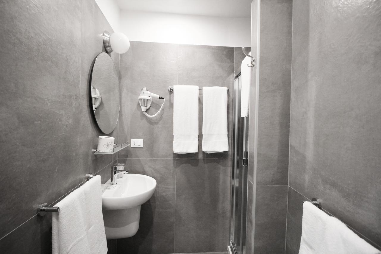 Toledostop Naples Extérieur photo Bathroom