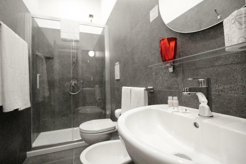 Toledostop Naples Extérieur photo A modern bathroom